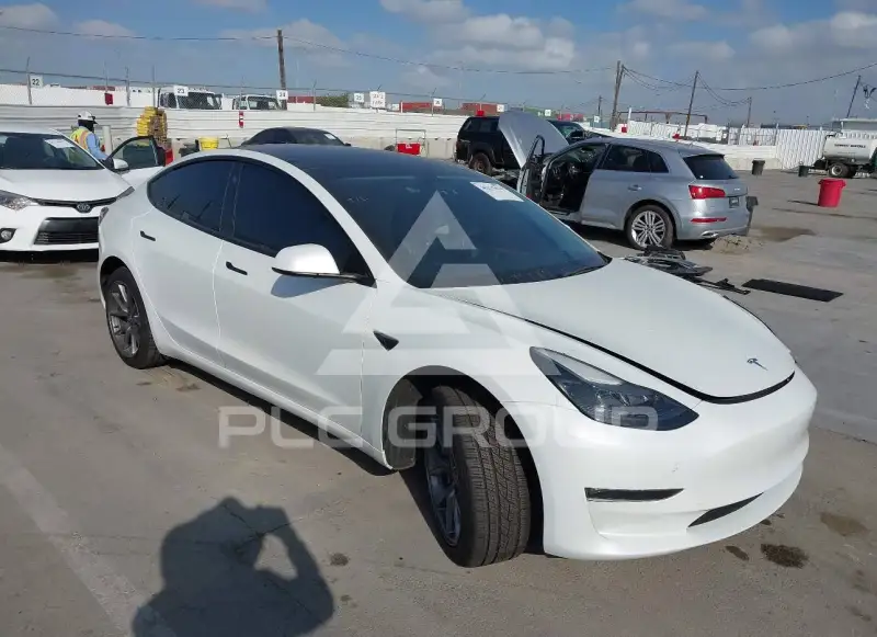 2022 Tesla  фото