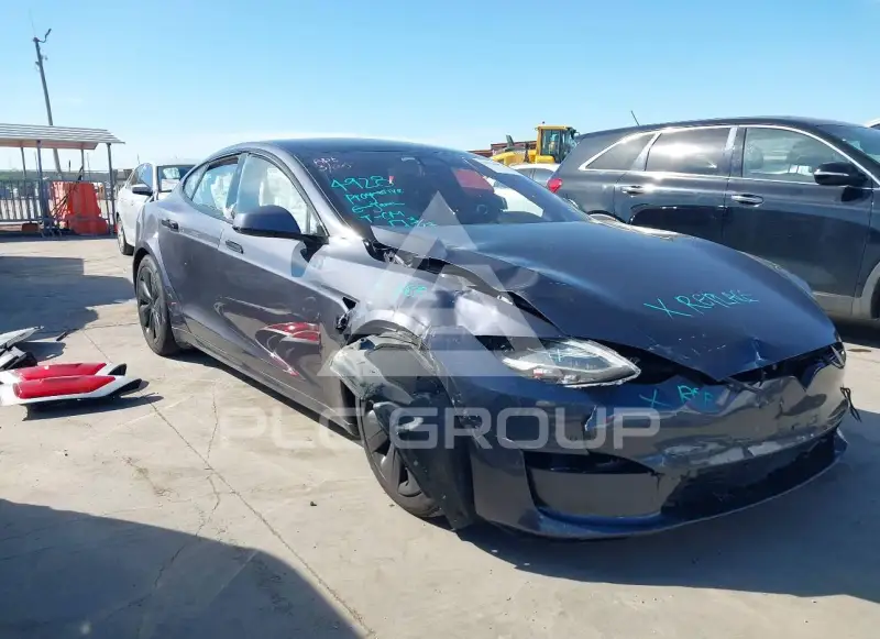 2022 Tesla Model S фото