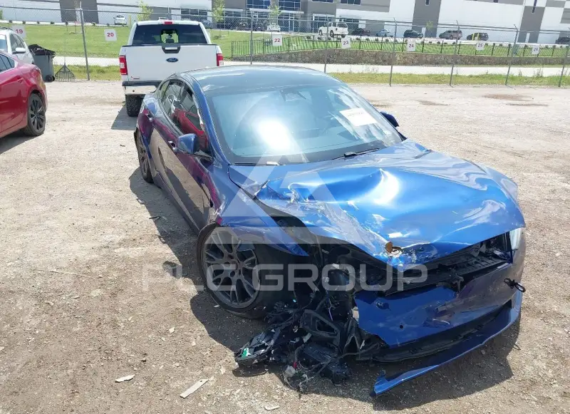 2022 Tesla Model S фото