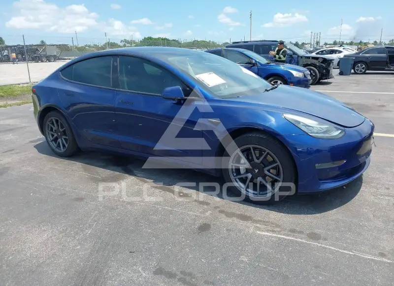 2022 Tesla Model 3 фото
