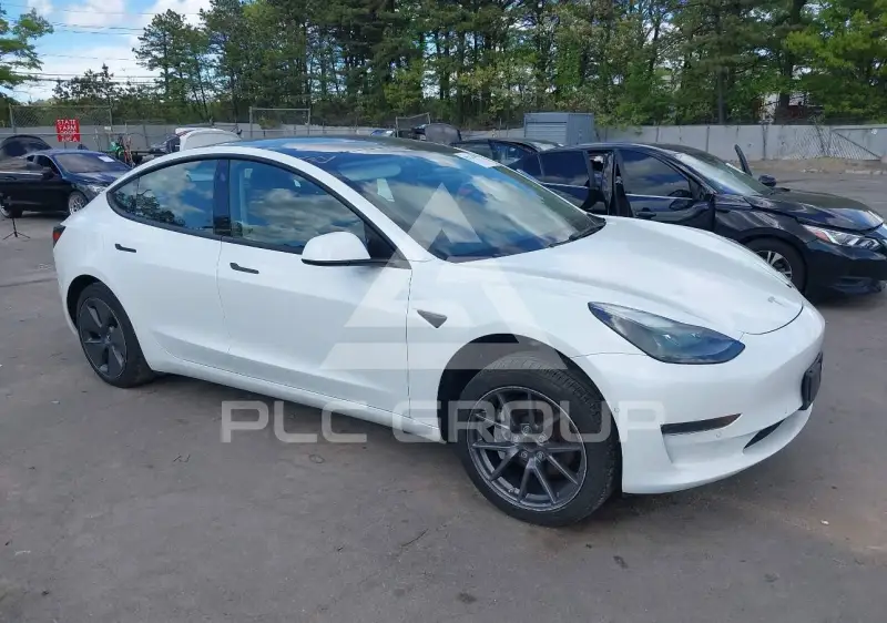 2022 Tesla Model 3 фото