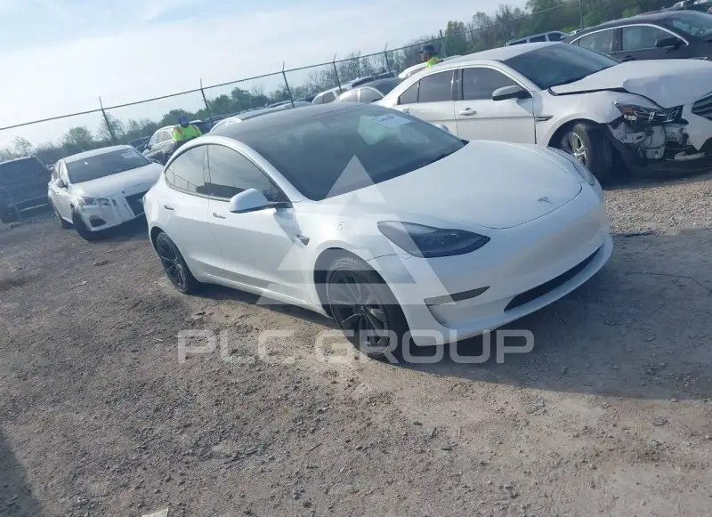 2022 Tesla Model 3 фото
