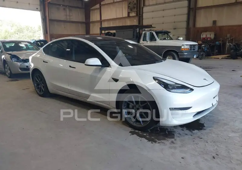 2022 Tesla Model 3 фото