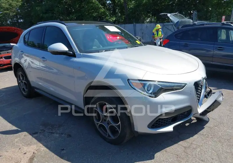 2022 Alfa Romeo Stelvio photo