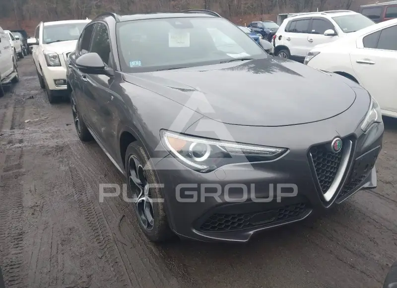 2022 Alfa Romeo Stelvio фото