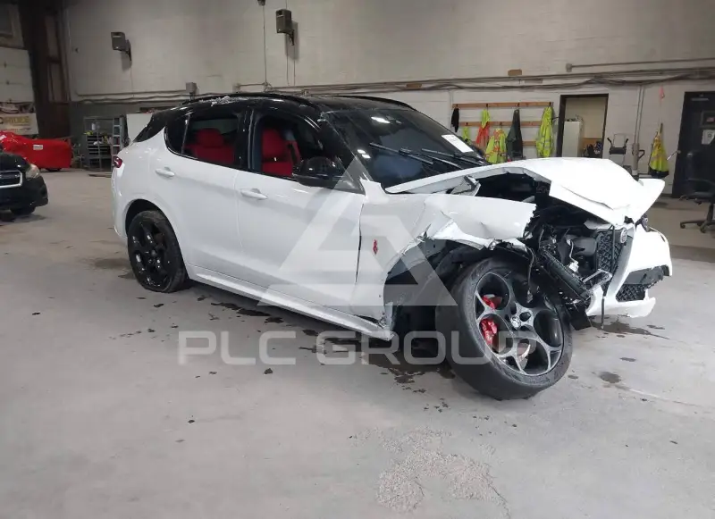 2022 Alfa Romeo Stelvio фото