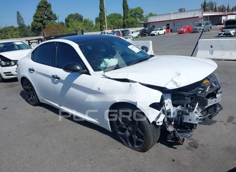 2022 Alfa Romeo Giulia фото