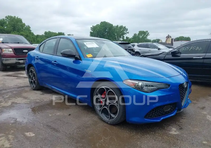 2022 Alfa Romeo Giulia photo