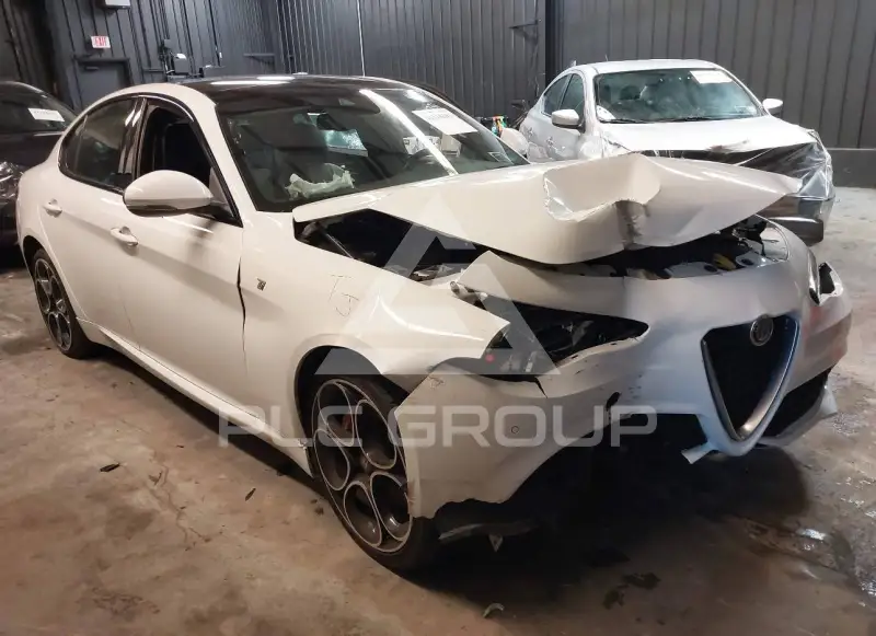 2022 Alfa Romeo Giulia фото