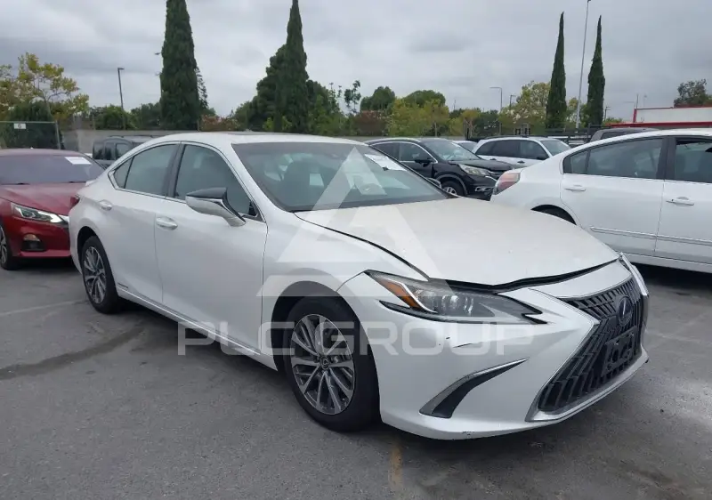 2022 Lexus ES300 photo