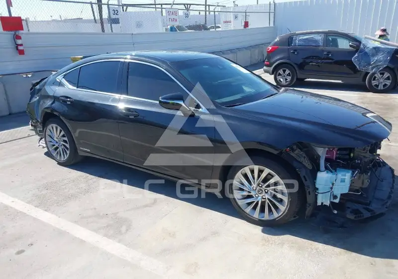 2022 Lexus ES300 фото