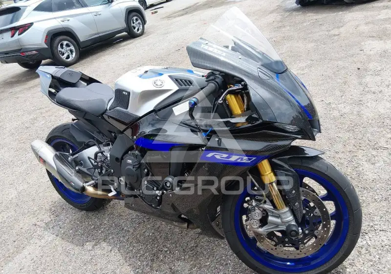 2022 Yamaha YZFR1 фото