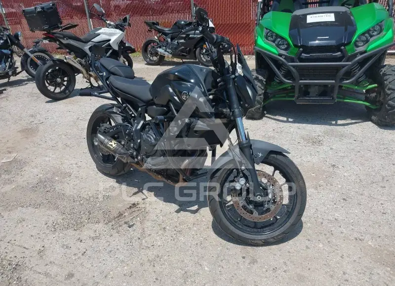 2022 Yamaha MT07 фото