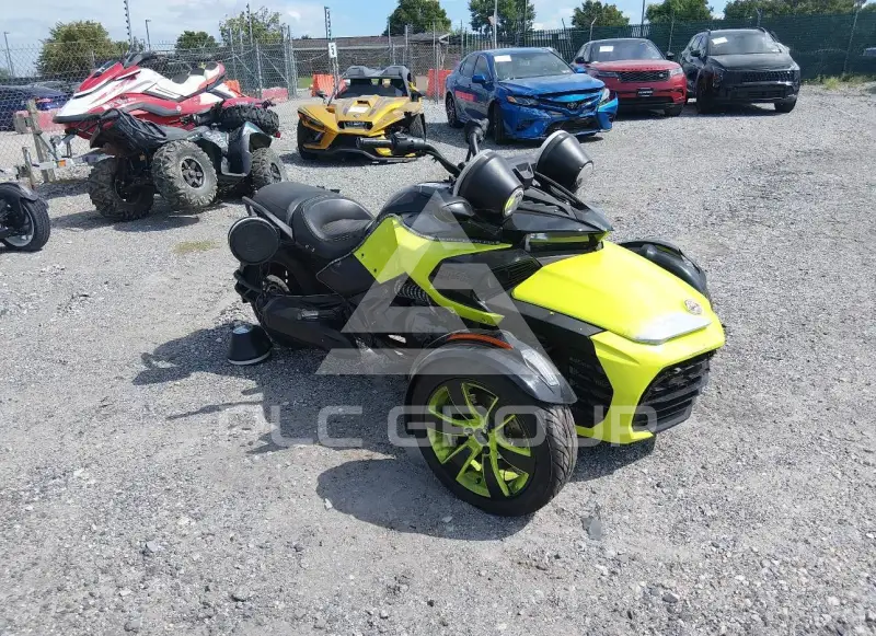 2022 Can-AM SPYDER photo