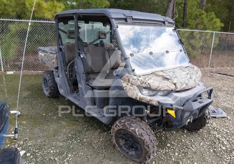 2022 Can-AM DEFENDER photo