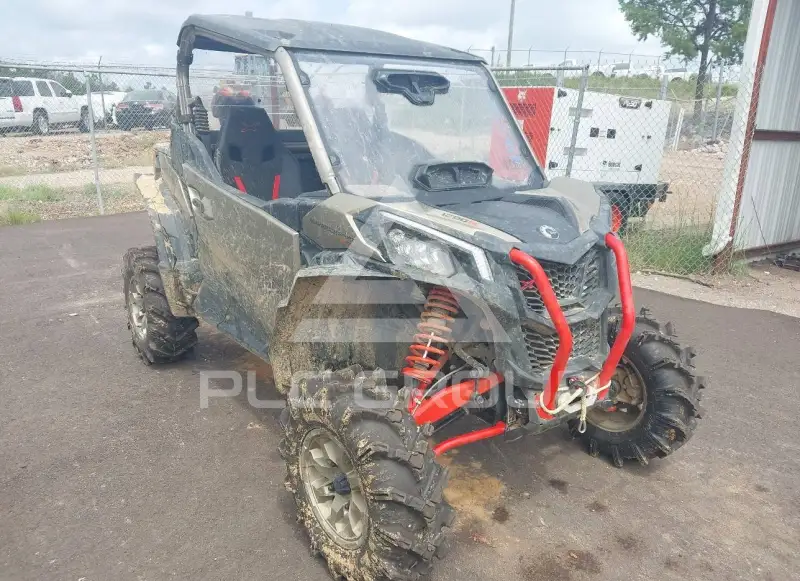 2022 Can-AM MAVERICK photo