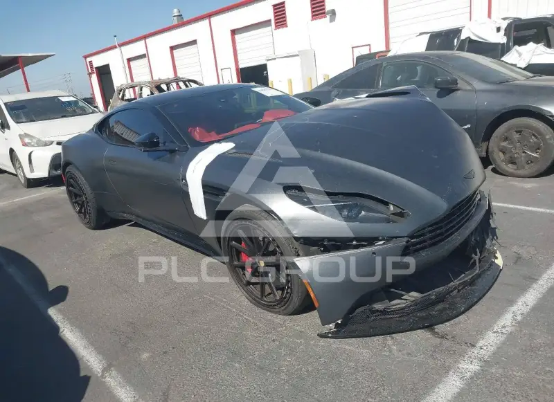 2022 Aston Martin DB11 фото