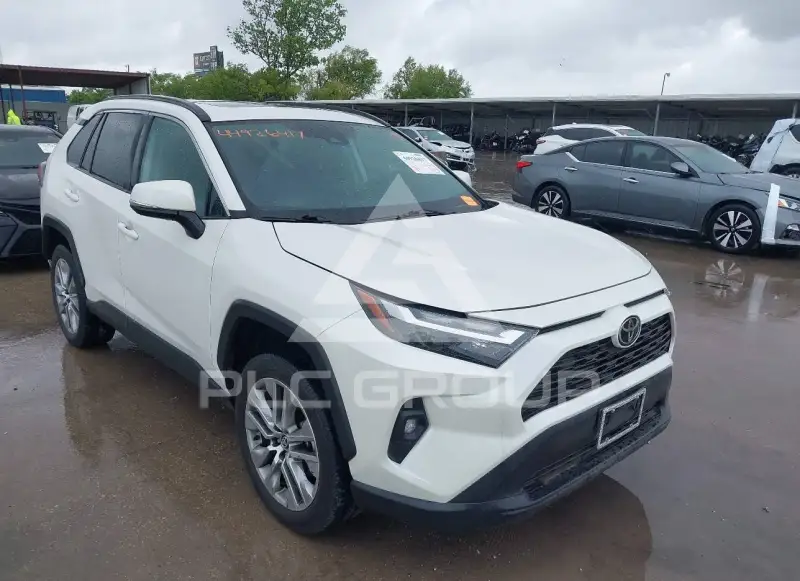 2022 Toyota RAV4 фото
