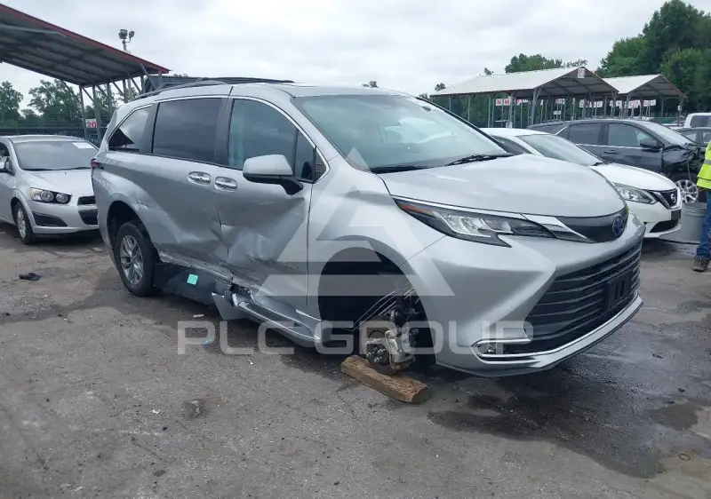 2022 Toyota SIENNA фото