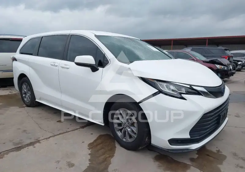 2022 Toyota SIENNA photo