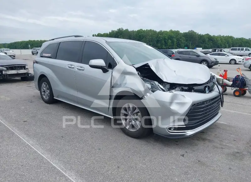 2022 Toyota SIENNA photo