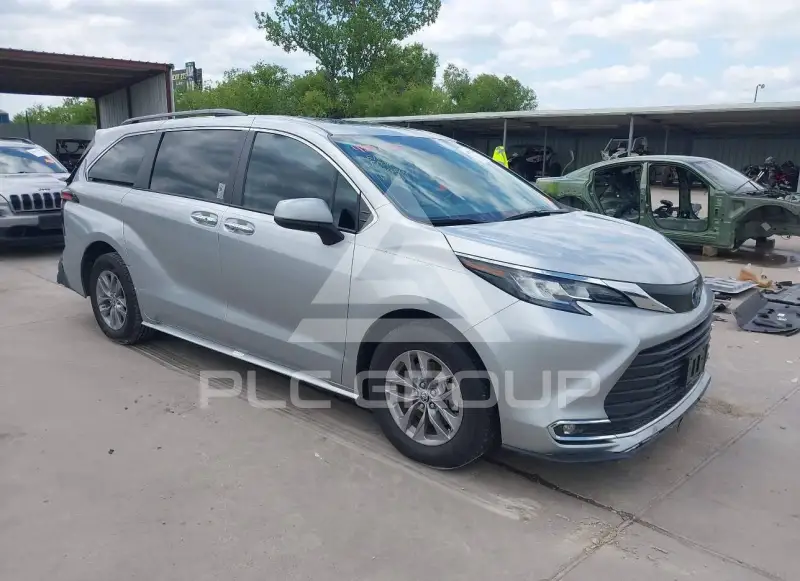 2022 Toyota SIENNA photo