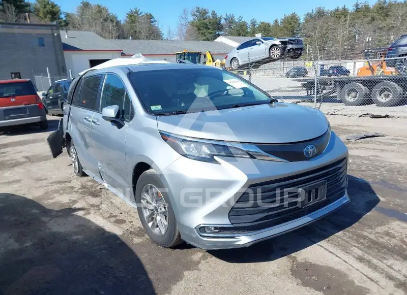 2022 Toyota SIENNA photo