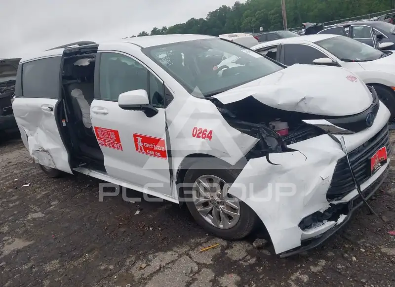 2022 Toyota SIENNA photo