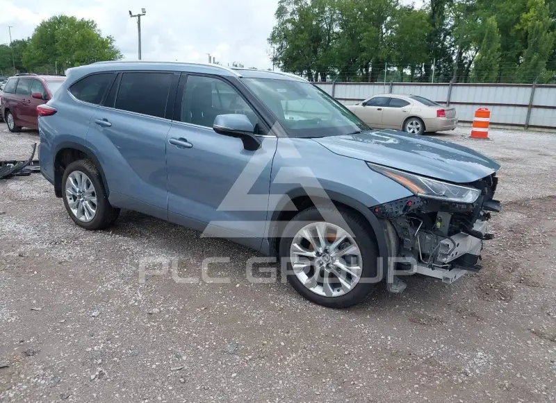 2022 Toyota Highlander photo