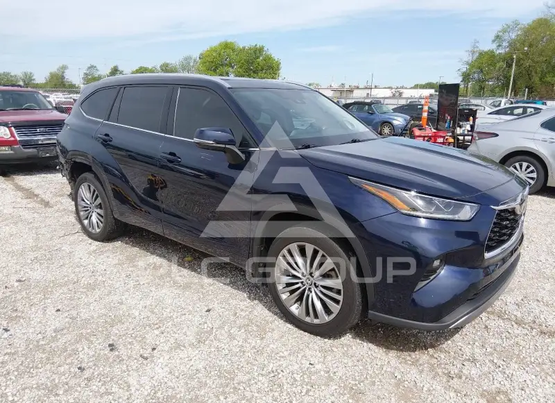 2022 Toyota Highlander photo