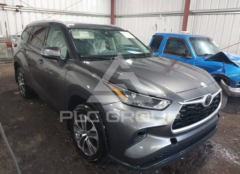 2022 Toyota Highlander photo