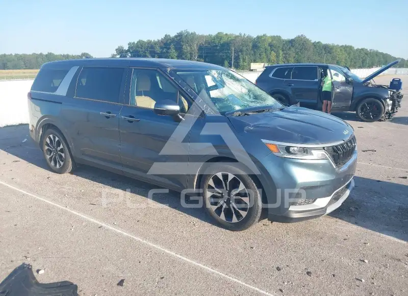 2022 KIA Carnival photo