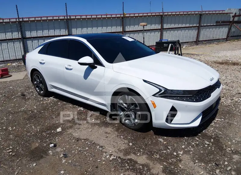 2022 KIA K5 фото