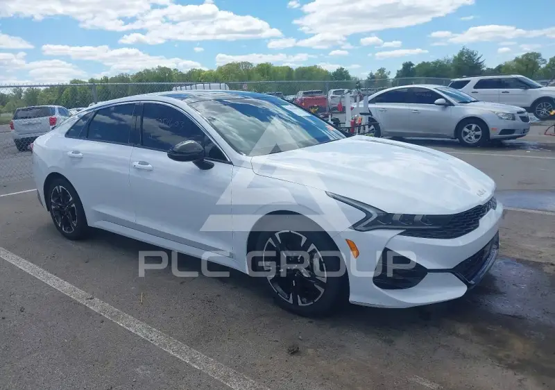 2022 KIA K5 фото
