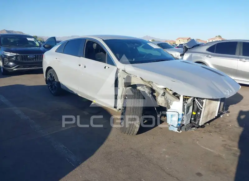 2022 KIA K5 photo