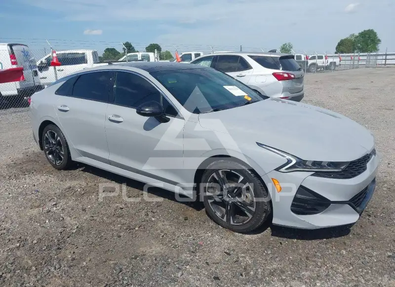 2022 KIA K5 фото
