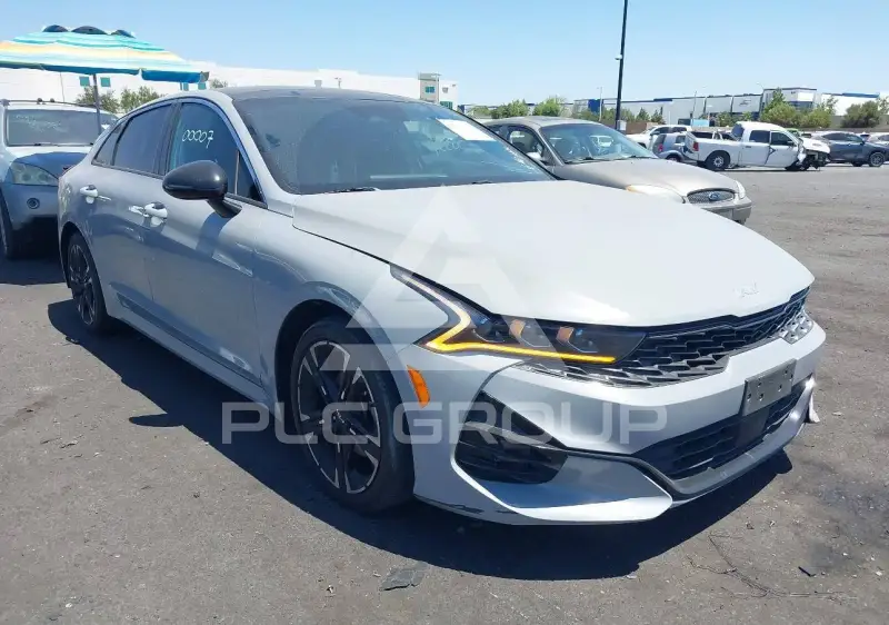 2022 KIA K5 фото