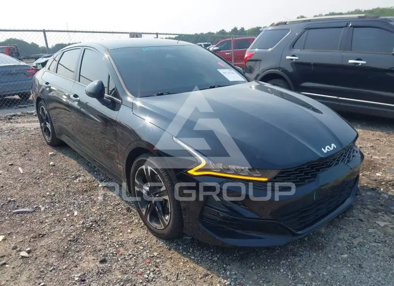 2022 KIA K5 фото