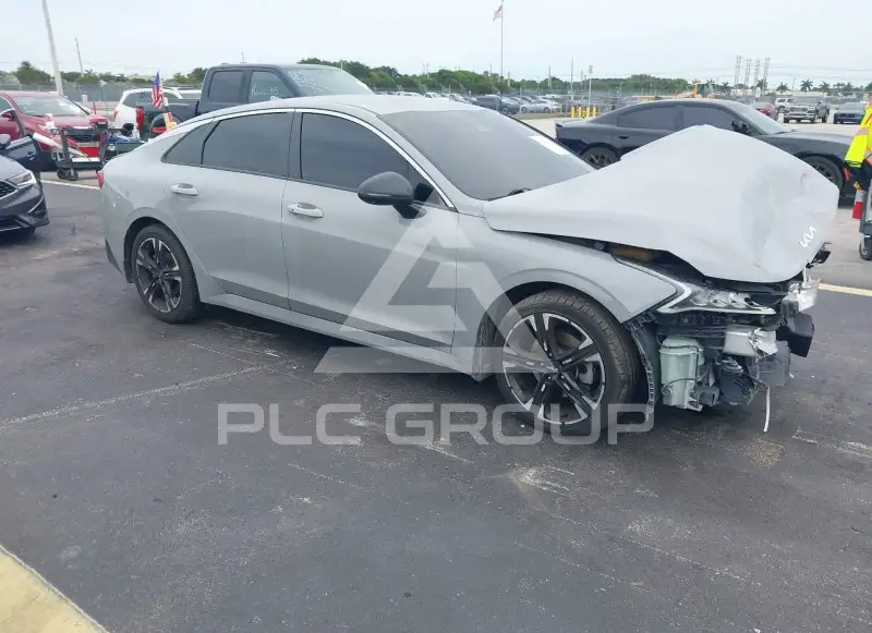 2022 KIA K5 фото