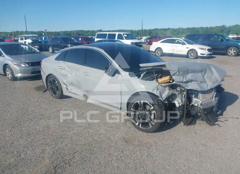 2022 KIA K5 фото