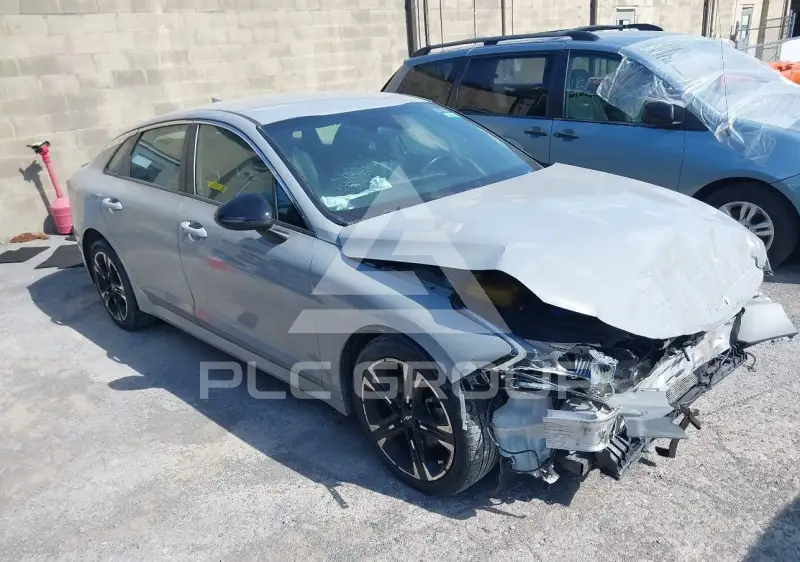 2022 KIA K5 фото