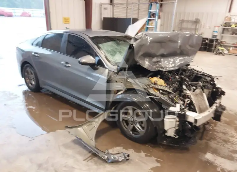 2022 KIA K5 фото