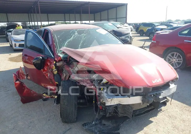2022 KIA K5 фото