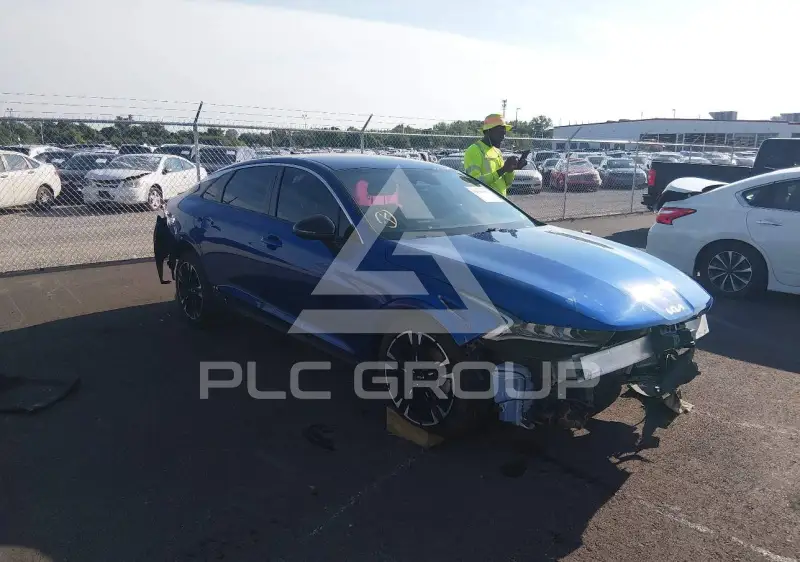 2022 KIA K5 фото