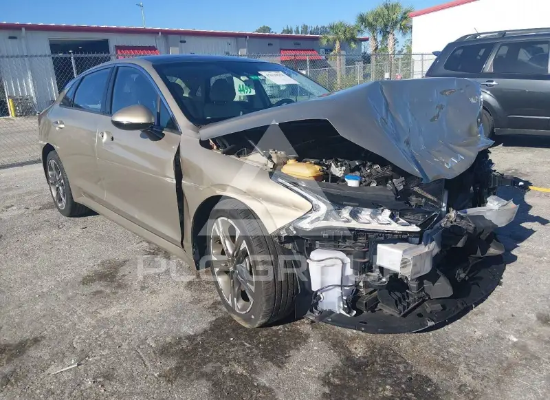 2022 KIA K5 фото
