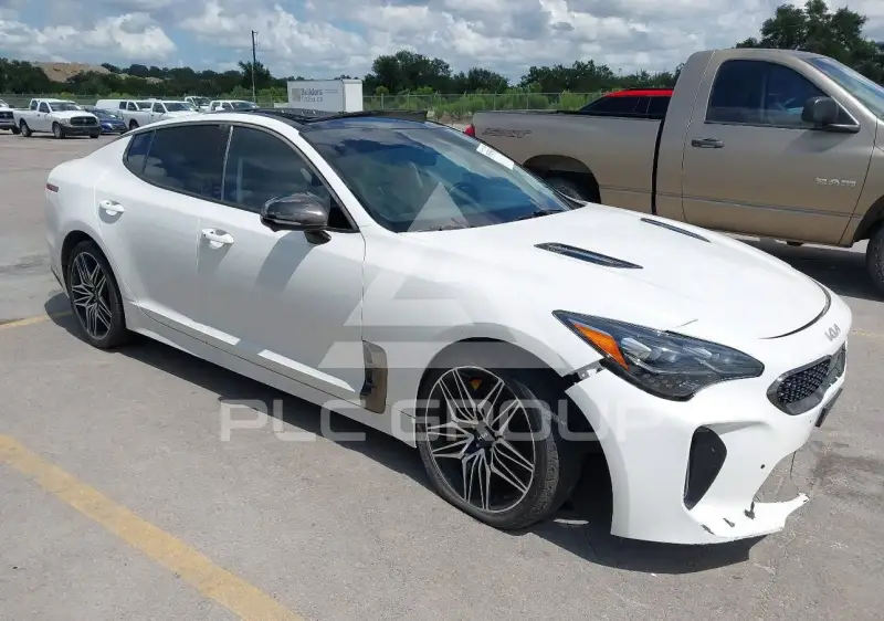 2022 KIA Stinger photo