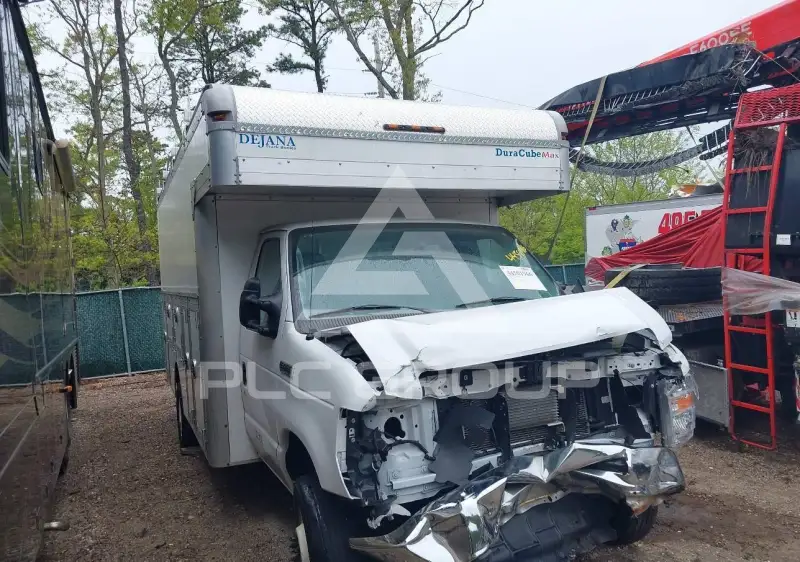 2022 Ford E-450 фото