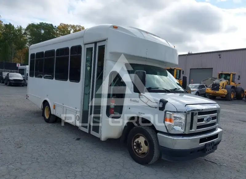 2022 Ford E-450 фото
