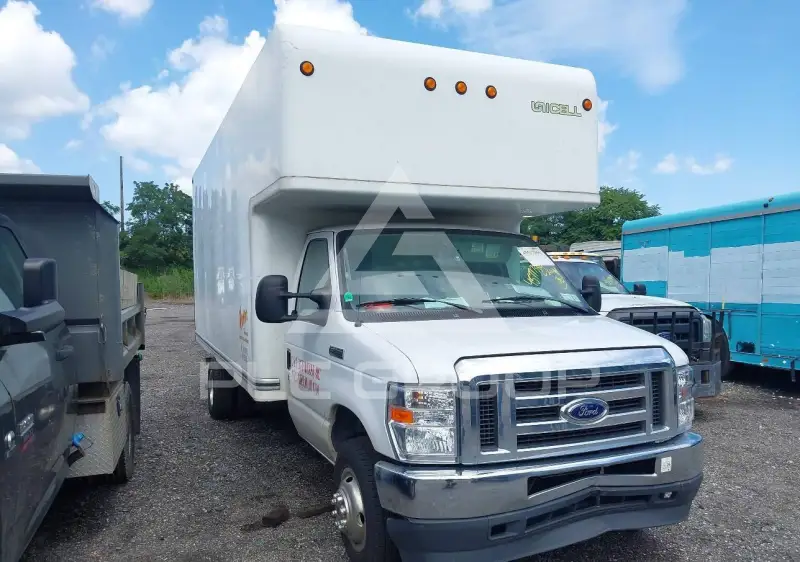 2022 Ford E-450 фото