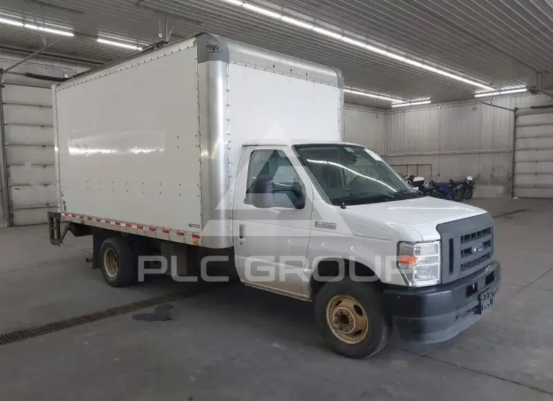 2022 Ford E-350 фото